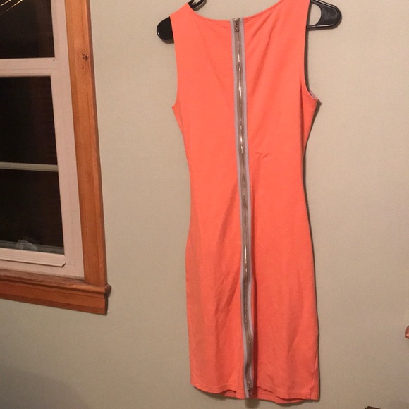 THE HOTTEST WORK DRESS. Werk it 🔥 - Picture 2 of 2